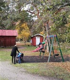 Hemfärden startar med skolgårdsgungning. Foto: Nilla Söderqvist